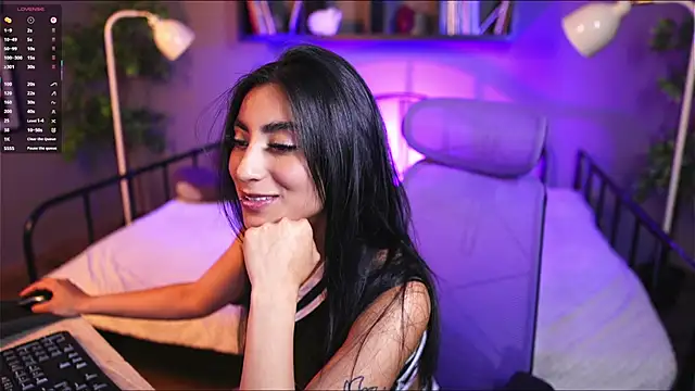Emma_Lirys webcam