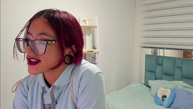 Sara_Red_X webcam