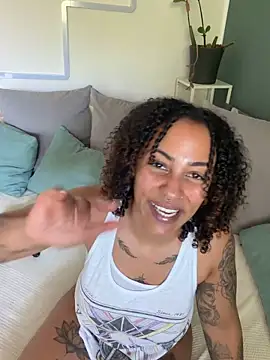SweetPetiteNoir webcam