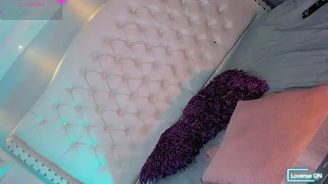 Maia_Hotts webcam