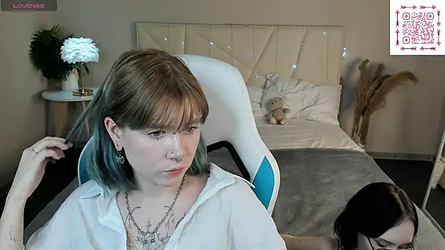 Elira_Vane webcam