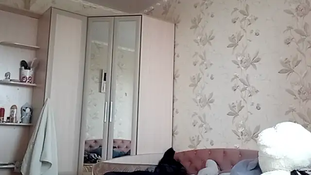 LowkeyIndigo webcam