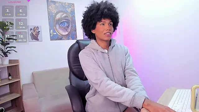 NaomiSaenz_ webcam