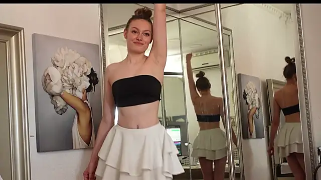 LeilaBie webcam
