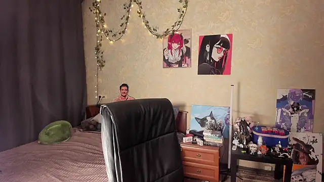 Love_is_Lola webcam
