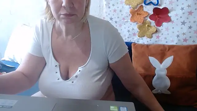 QueenLana webcam