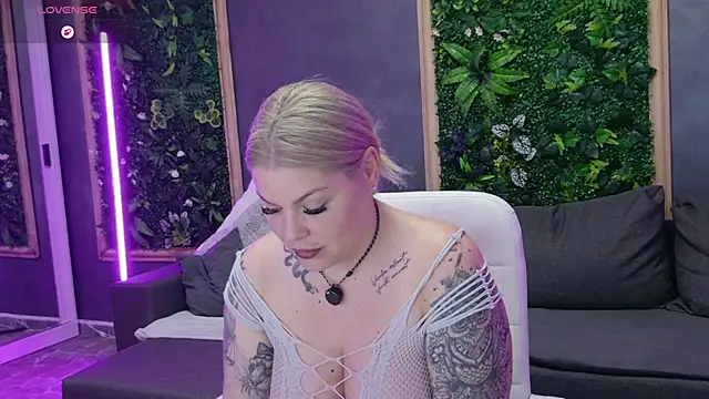 Issa_Jo webcam