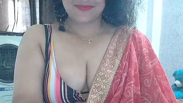 SimmiQueen_77 webcam