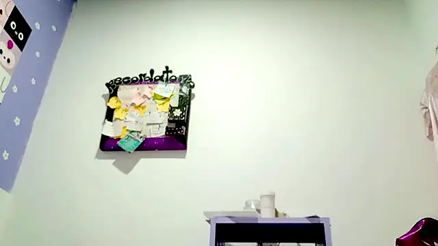 PetiteIvoryQueen19 webcam