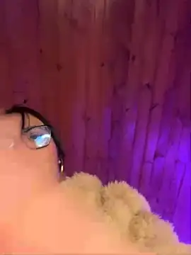 Cloe_pink1 webcam