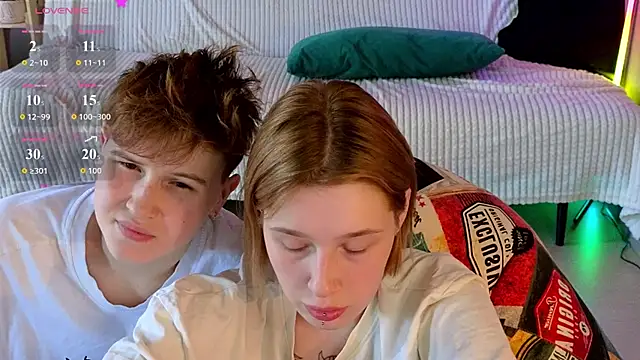 two_gerls_here webcam