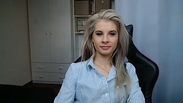 KristineGlow webcam