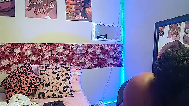EnchantingLisa webcam