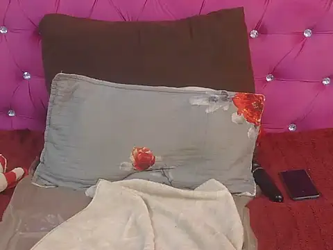 WILD_KITTYxXx webcam