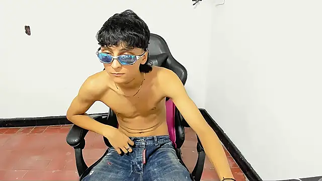 Leal_cute666 webcam