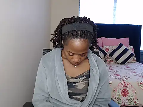 QUEENMANDYY webcam