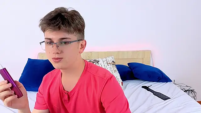 Miless_Cooper webcam