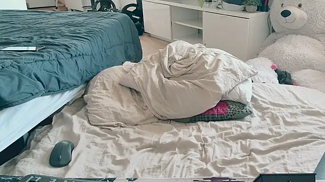 CeriseLapine webcam