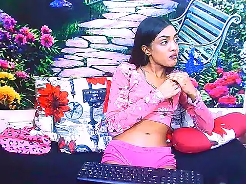 IndianPretty14u2Luv webcam