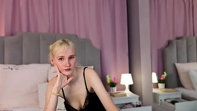 CrystalLili webcam