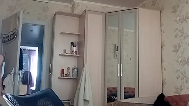 LowkeyIndigo webcam