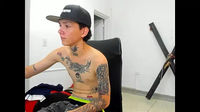 StraightBoy_Nick webcam