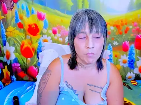 indianroxy webcam