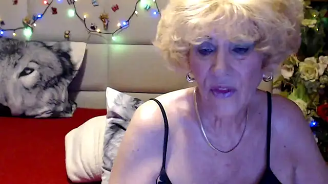 HappyWomanOn webcam