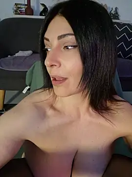 AryaSummersReal webcam
