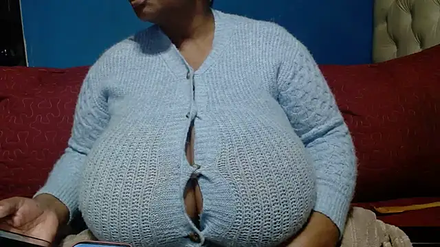 CUTEFIRMMELONSS webcam