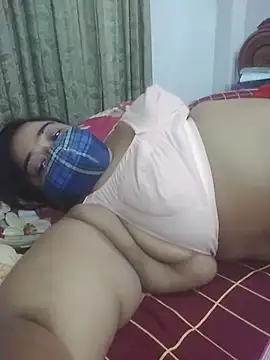 momo_loves webcam