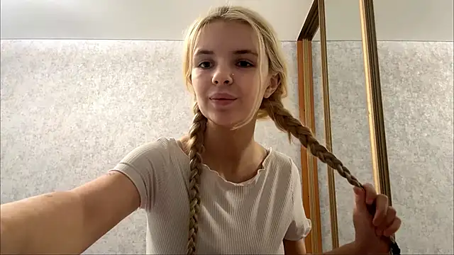 Britney_Calverhends webcam