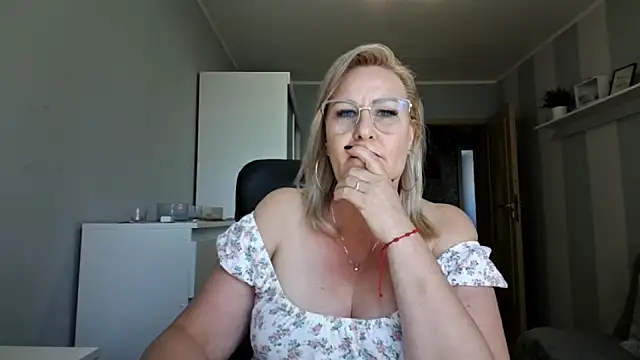 DianaLive live sex cam