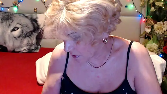 HappyWomanOn webcam