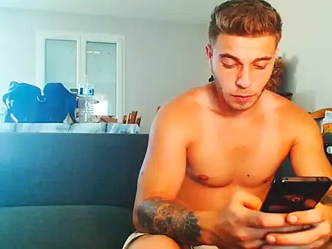 elkafit28 (M young) - flash NAKED