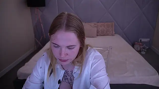 NikkyReyyy webcam