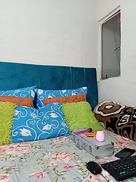 SweetSlenderChoc webcam
