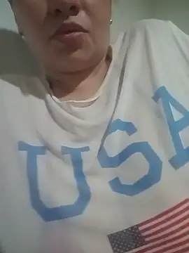 MommyHelpsmee webcam