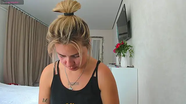 roxi_joy - Roxi_Joy's free webcam - UK Sex Cams