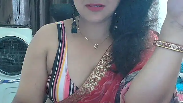 SimmiQueen_77 webcam