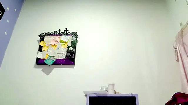 PetiteIvoryQueen19 webcam