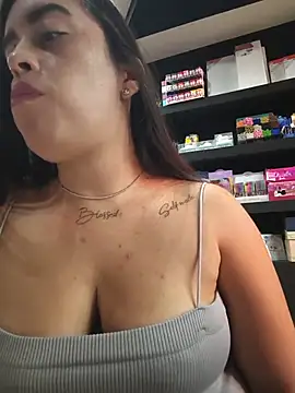 MissNyraSecret webcam