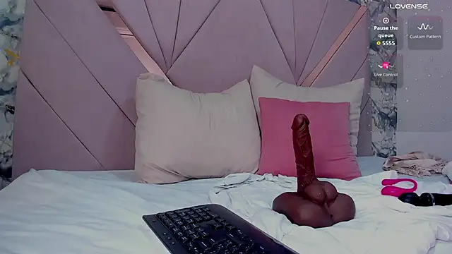 mia_rouxx1 webcam
