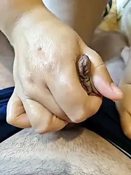 MadaamJizz_DickLewd webcam