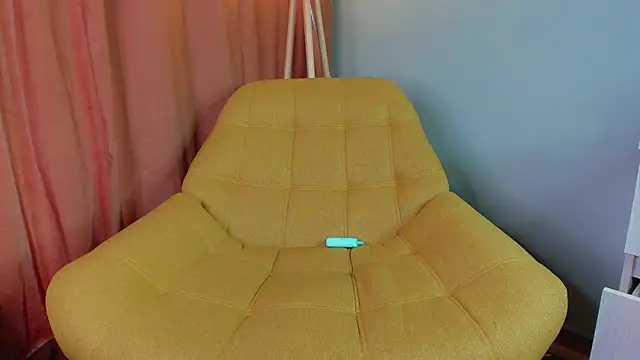 LeyaBloom webcam