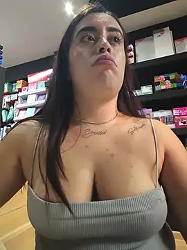 MissNyraSecret webcam