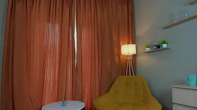 LeyaBloom webcam