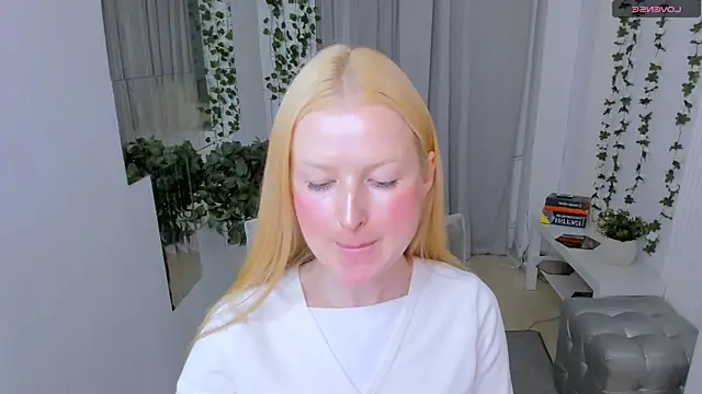 Laly_Peach webcam