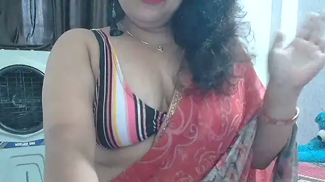 SimmiQueen_77 webcam