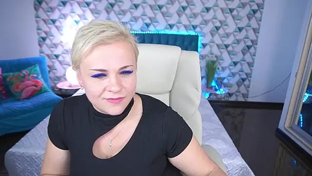 crystalvibe - CrystalVibe's free webcam - UK Sex Cams